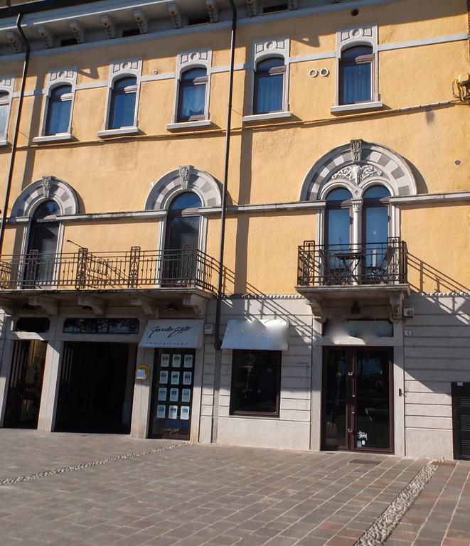 Garda Elite Maison Lägenhet Desenzano del Garda Exteriör bild